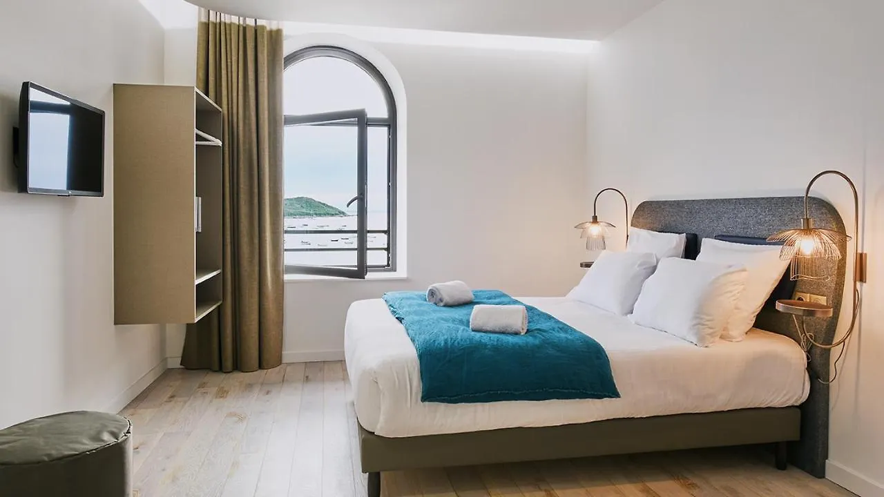 Pavillon De La Plage Trebeurden Hotel